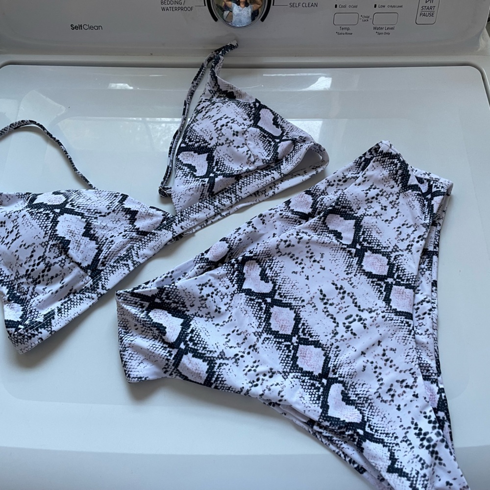 Set bikini top and bottom
